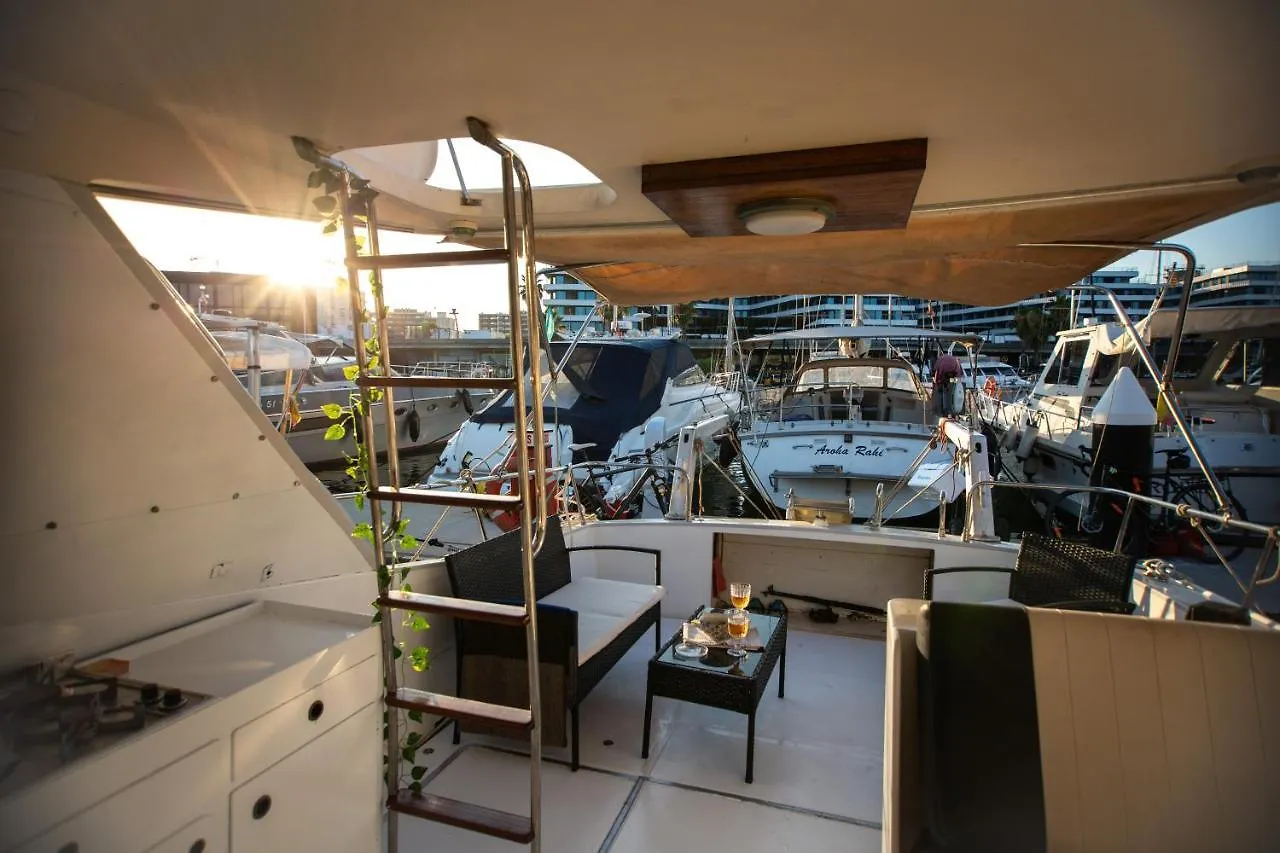 Magno II Boat Hotel Sant Adria de Besos Botel